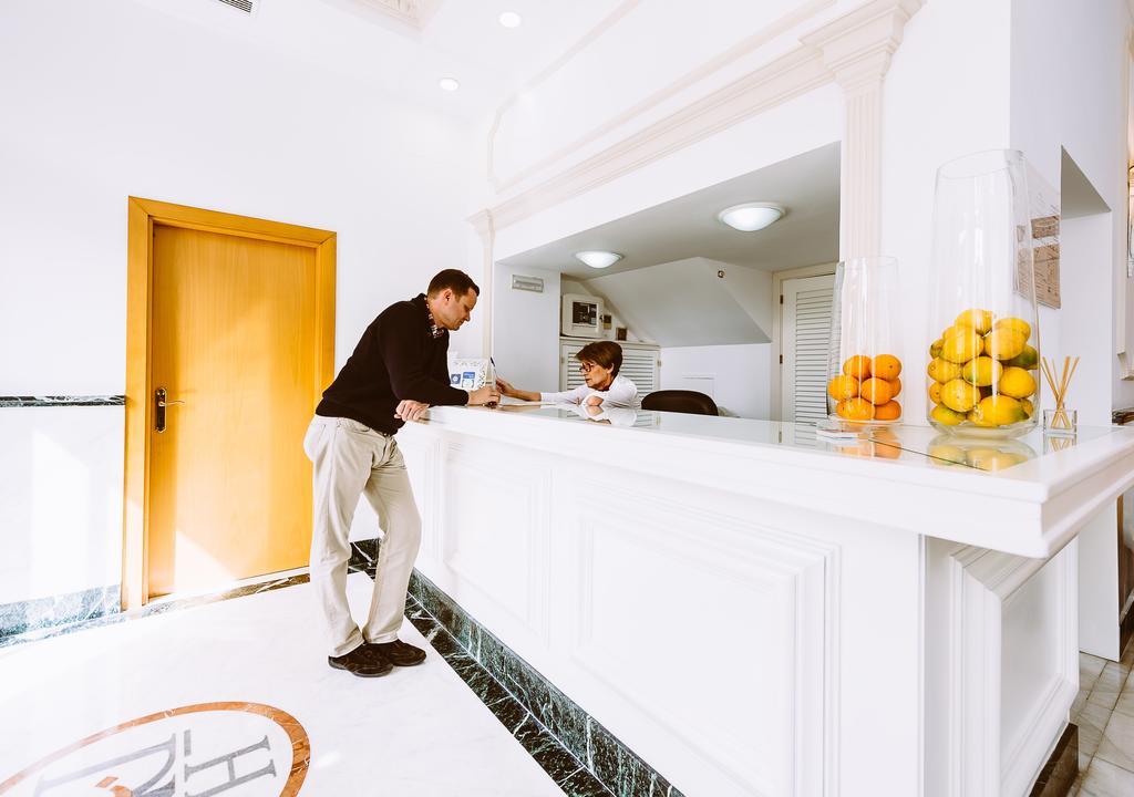 Basic Hotel Dona Manuela Σεβίλλη Εξωτερικό φωτογραφία