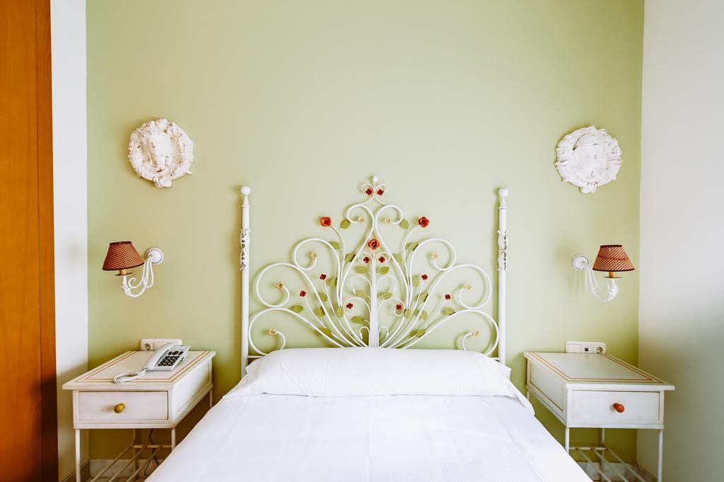 Basic Hotel Dona Manuela Σεβίλλη Εξωτερικό φωτογραφία