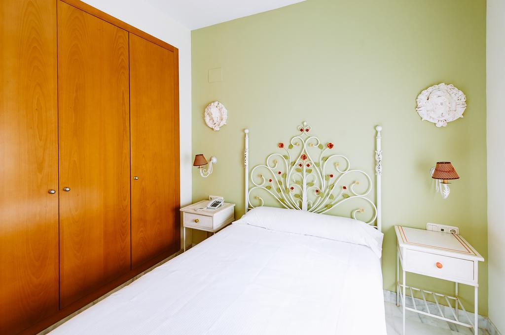 Basic Hotel Dona Manuela Σεβίλλη Εξωτερικό φωτογραφία