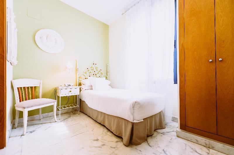 Basic Hotel Dona Manuela Σεβίλλη Εξωτερικό φωτογραφία