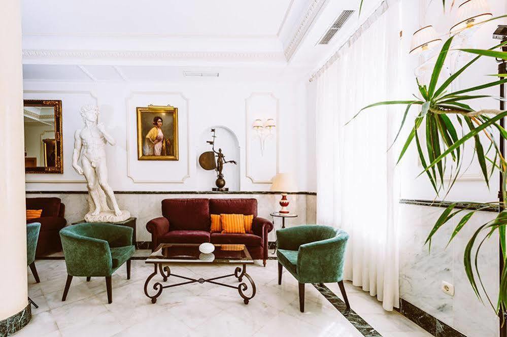Basic Hotel Dona Manuela Σεβίλλη Εξωτερικό φωτογραφία