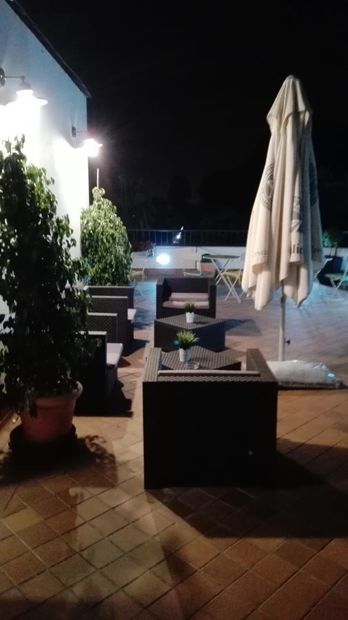 Basic Hotel Dona Manuela Σεβίλλη Εξωτερικό φωτογραφία